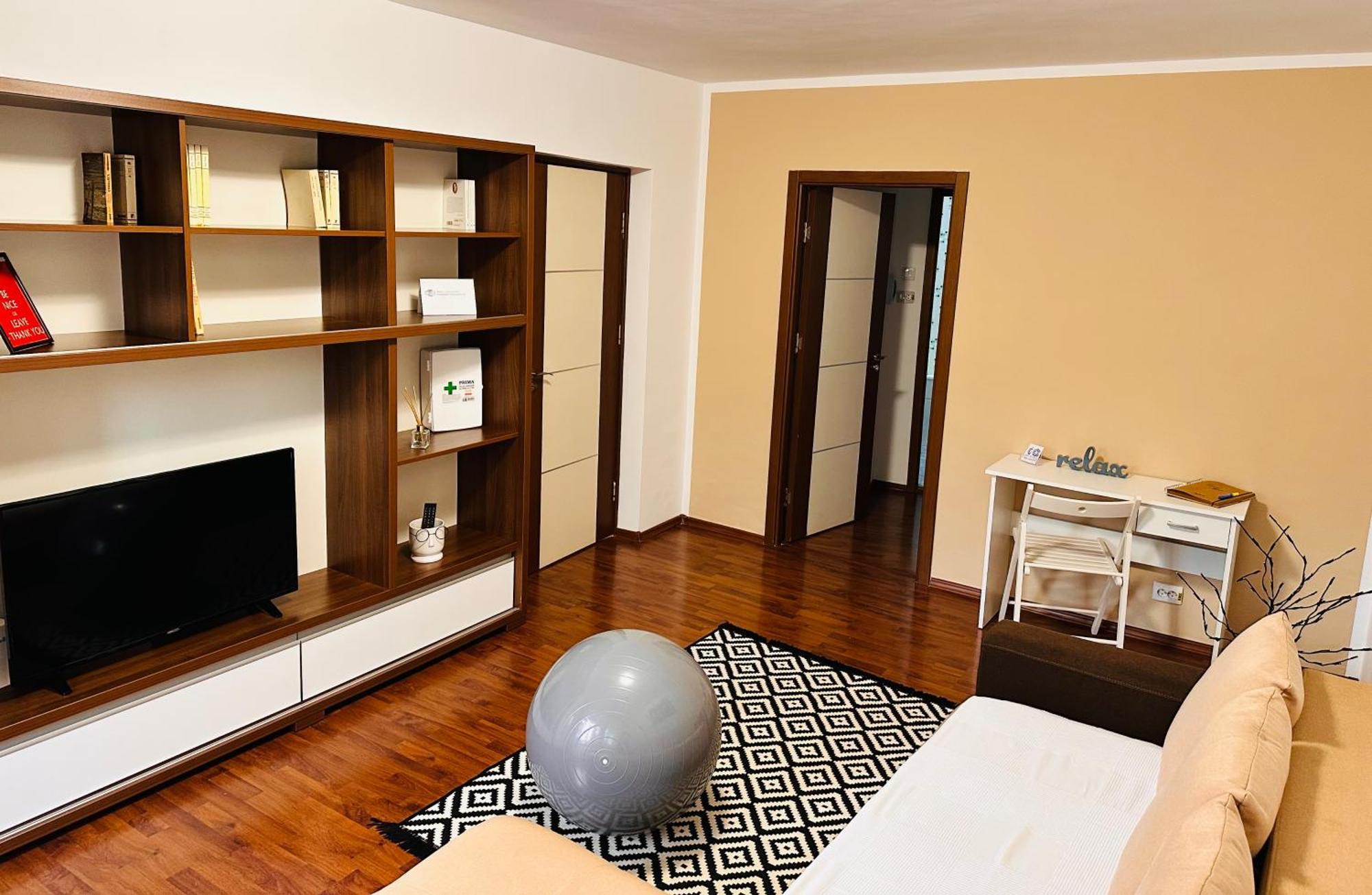 Euro Apartment Bukares Bagian luar foto